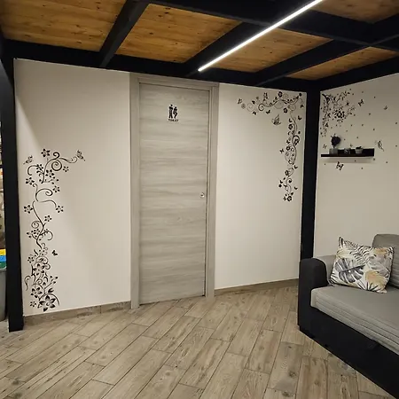 Station House Apartment *